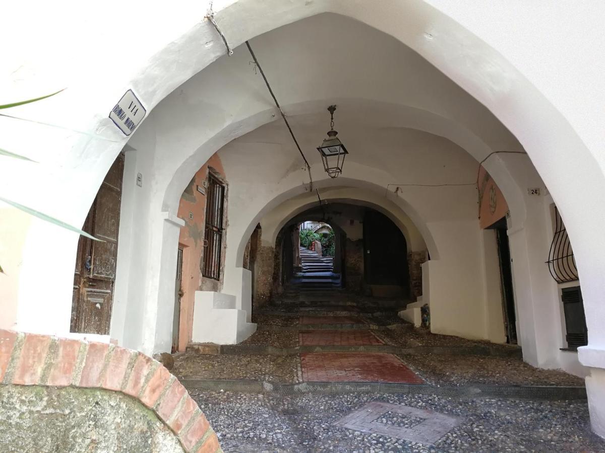 In Centro Citta, Nei Vicoli Del Borgo Lejlighed Sanremo Eksteriør billede