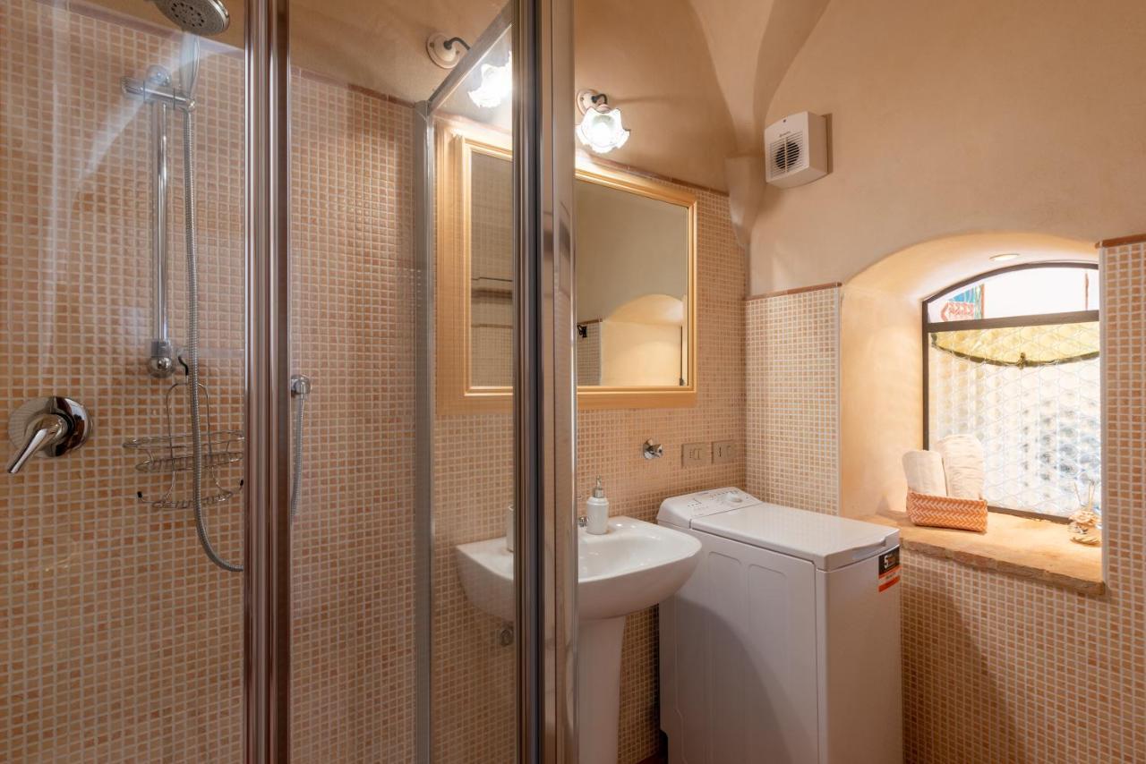 In Centro Citta, Nei Vicoli Del Borgo Lejlighed Sanremo Eksteriør billede